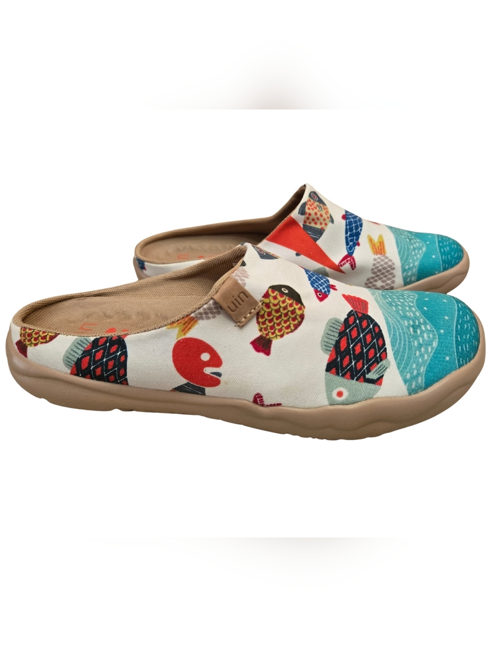 UIN Women's‎ Happy Fish Slip-On Mules in White with Multicolor Fish Print Size 5
